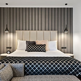 The Quality Hotel Wangaratta Gateway - Tangier Black Silver Luxury Runner and Belair Cushion